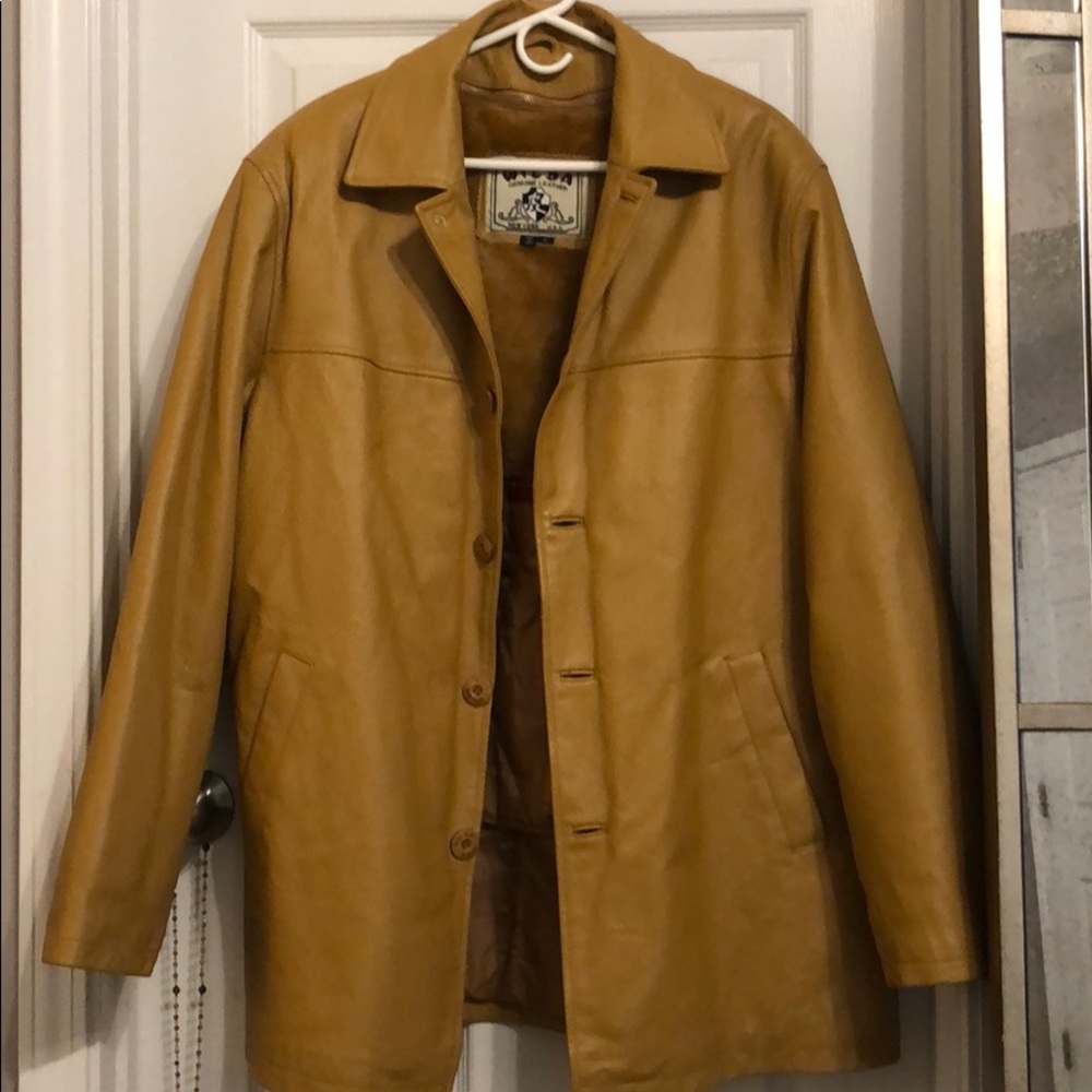 Men’s mustard yellow 100% leather jacket.
